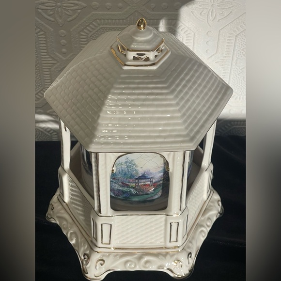 2005 THOMAS KINKADE Porcelain Gazebo Rotating Musical Light Lamp with Cottages - Picture 8 of 14